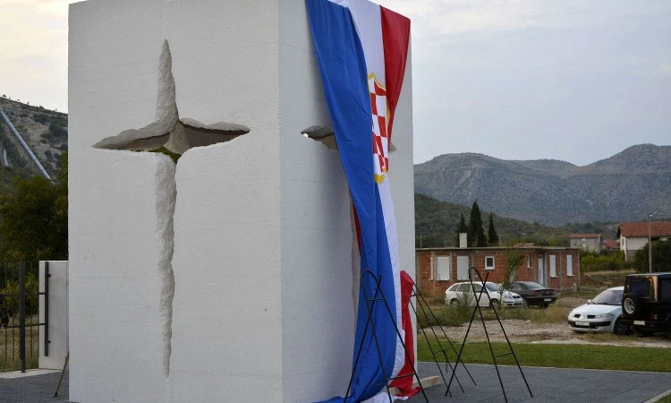 Otkriven spomenik poginulim žiteljima Jasenice