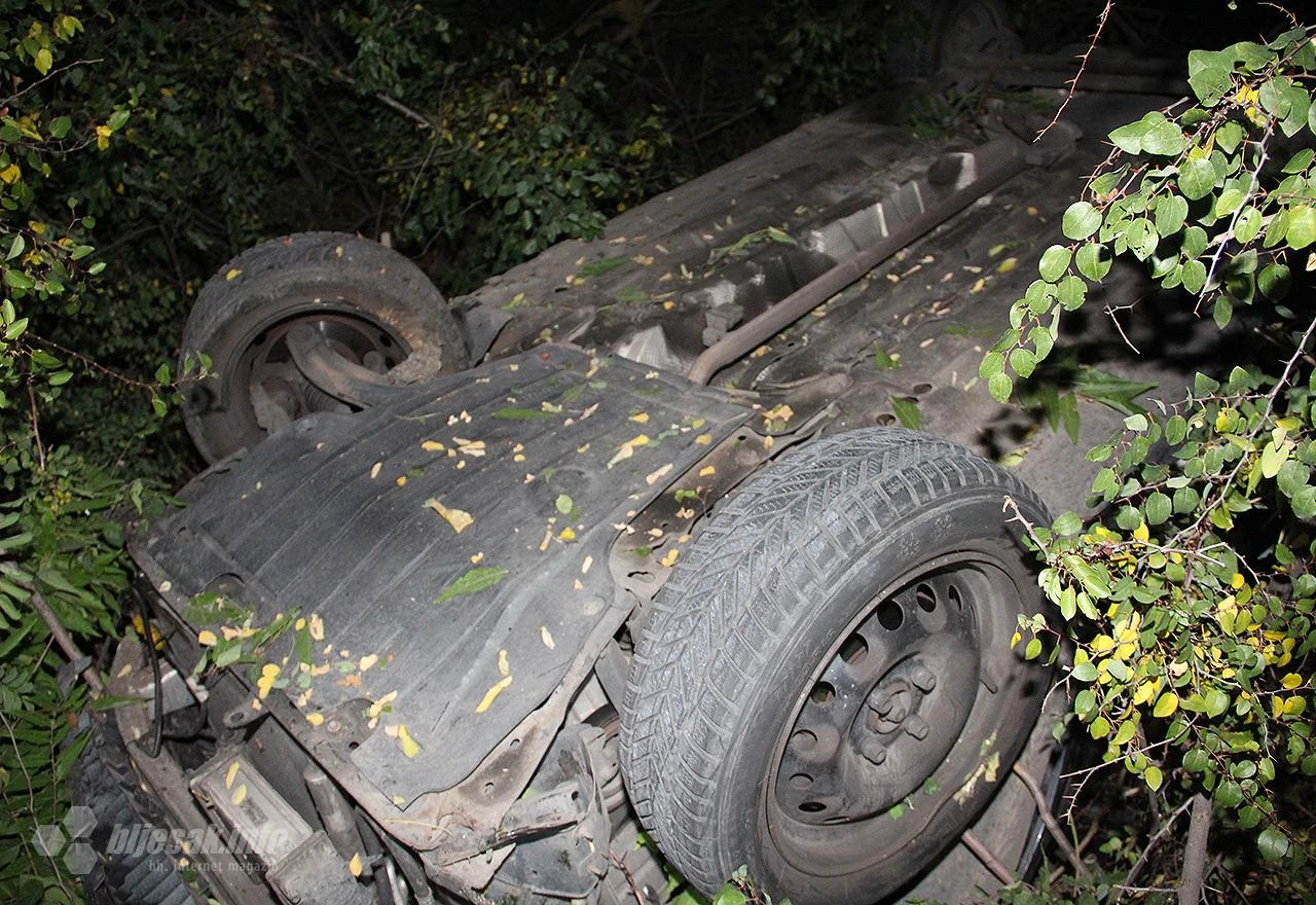 Mostar: Žena i djeca autom sletjeli s ceste