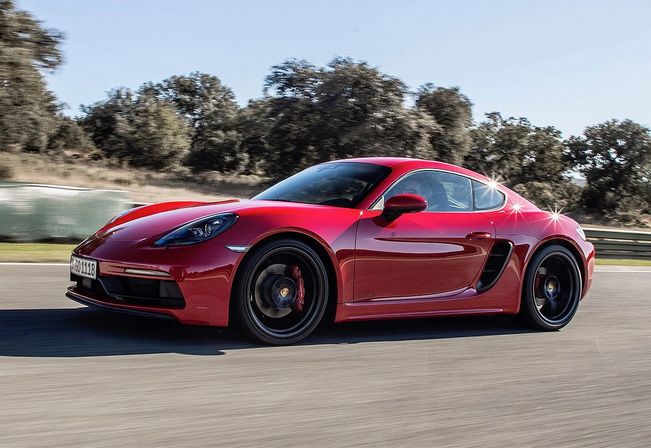 PORSCHE EXPERIENCE 2018: Izložba Porchea u Mostaru