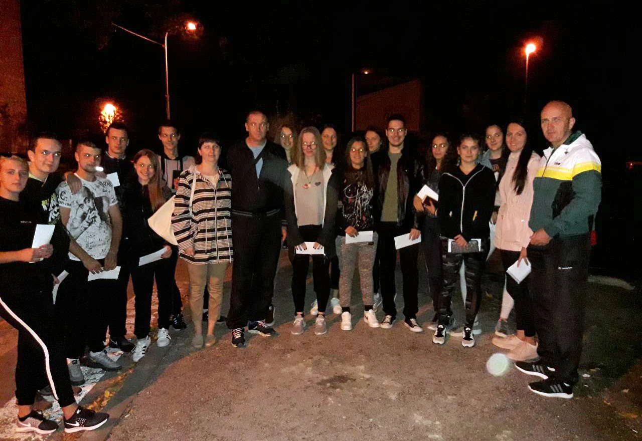 Nakon prvašića slijede maturanti: Načelnik Drvara učenicima poklonio po 100 KM