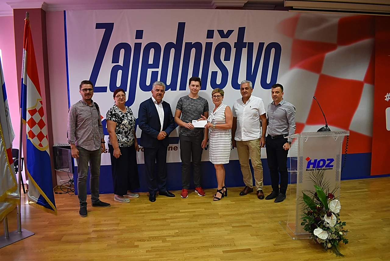 Mostarac briljirao na maturi u Hrvatskoj