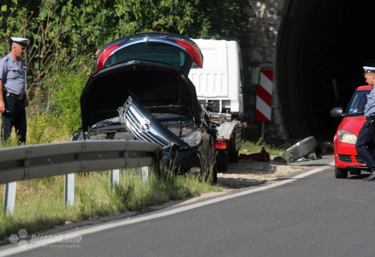 Buna-Čapljina: Prevrnuo se automobil u tunelu