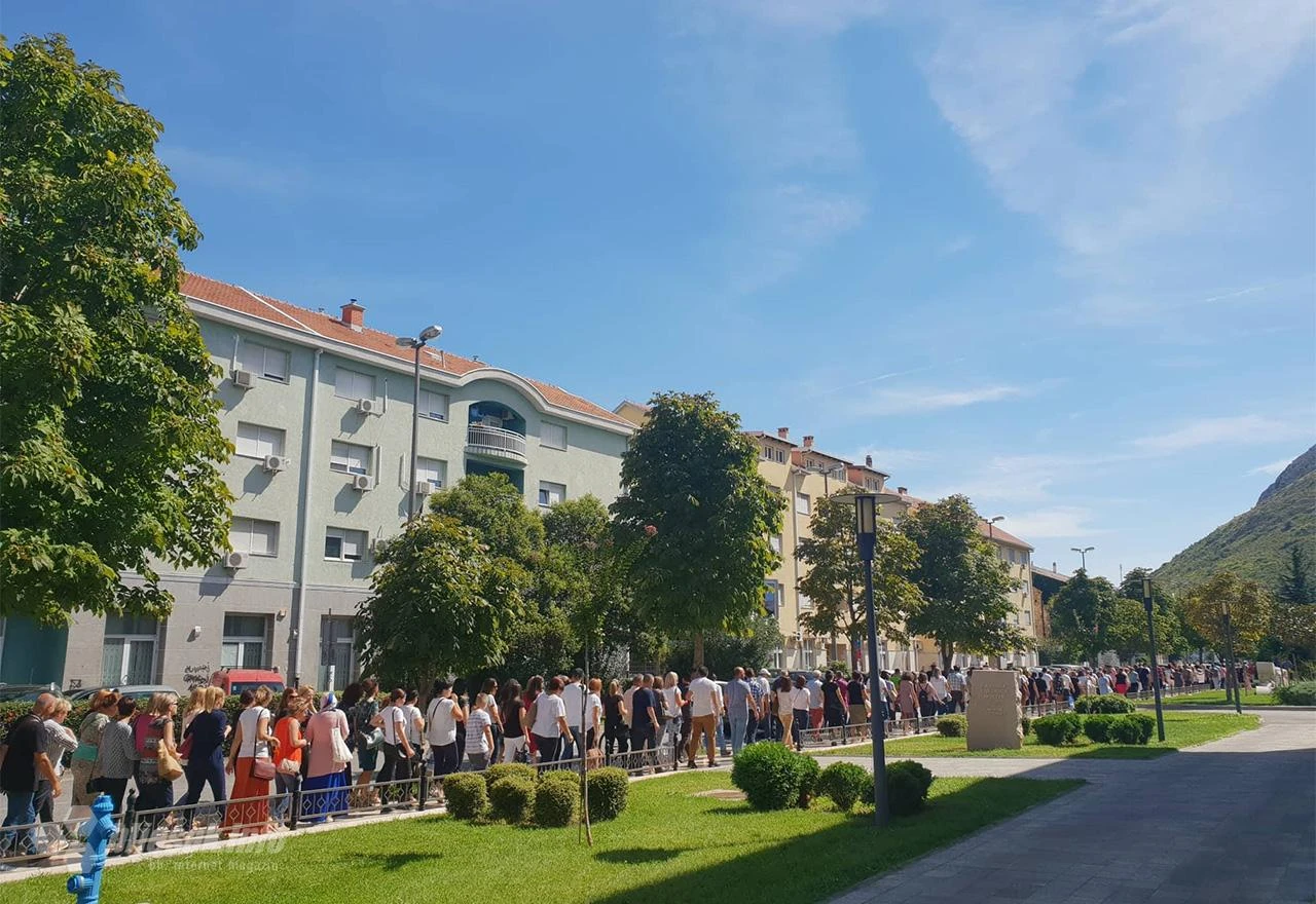 VIDEO | Nastavnici na ulici: Ne želimo mrvice 