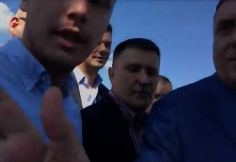 Privedeni nakon što su krenuli na Dodika kamenjem