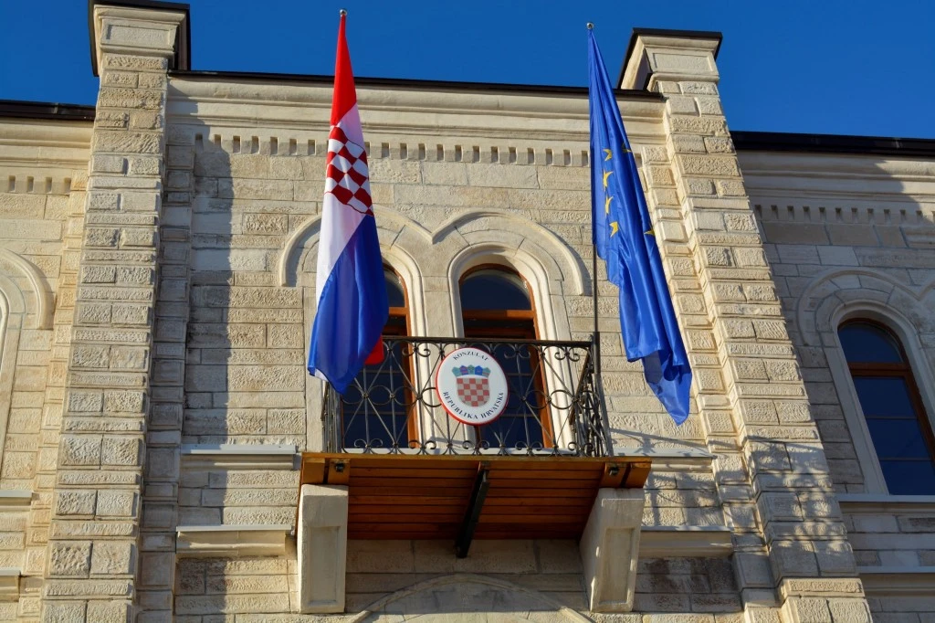 Komšić: Hrvatska konzulat financirala opljačkanim novcem iz BIH
