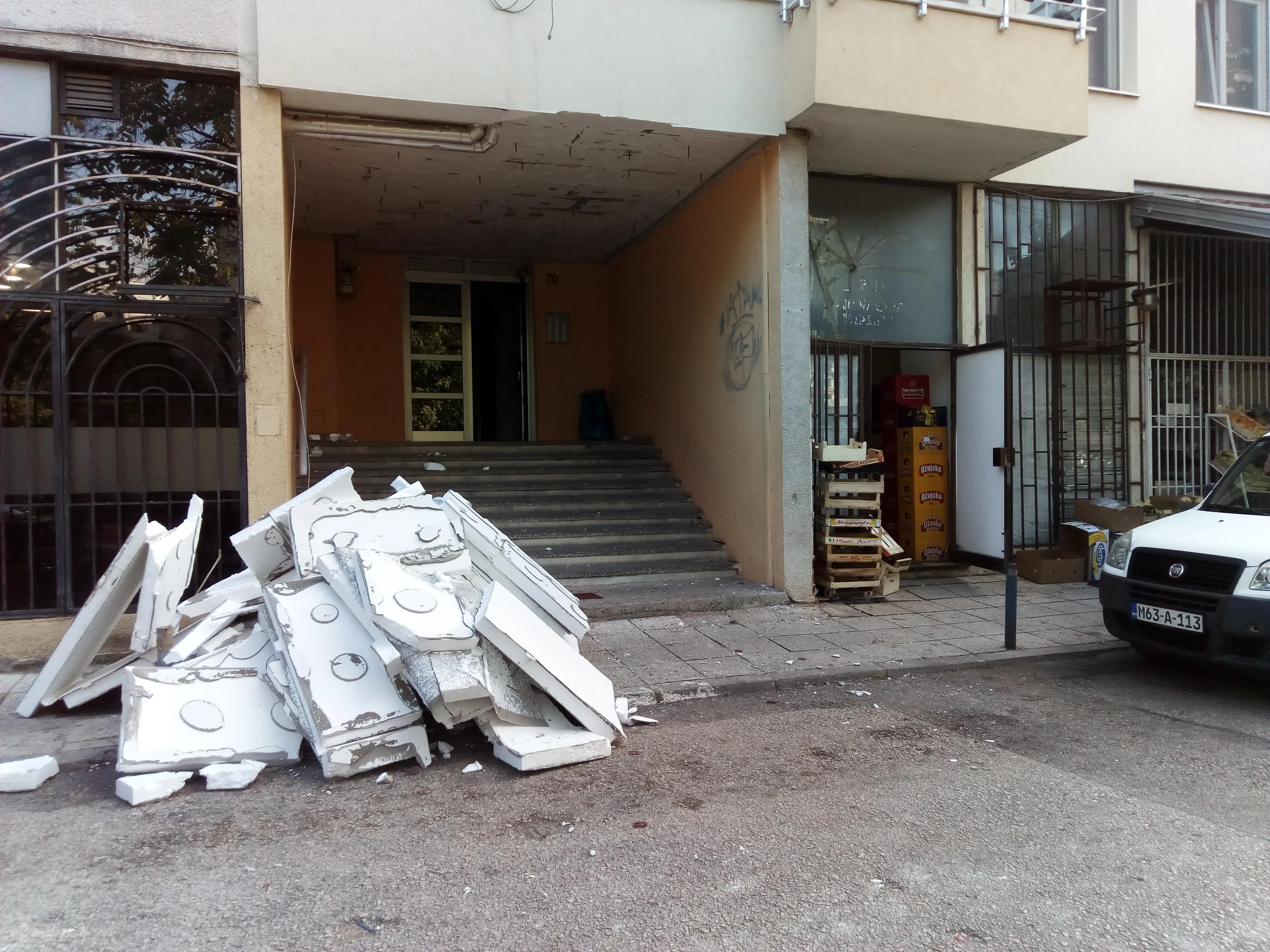 Mostar: Sporni strop uklonjen s ulaza