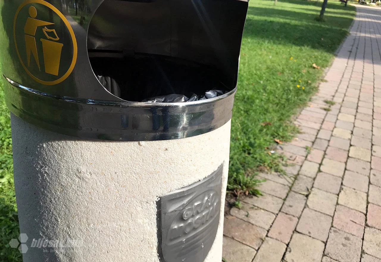 Park Zrinjevac dobio nove kante ali ih nitko neće čuvati?