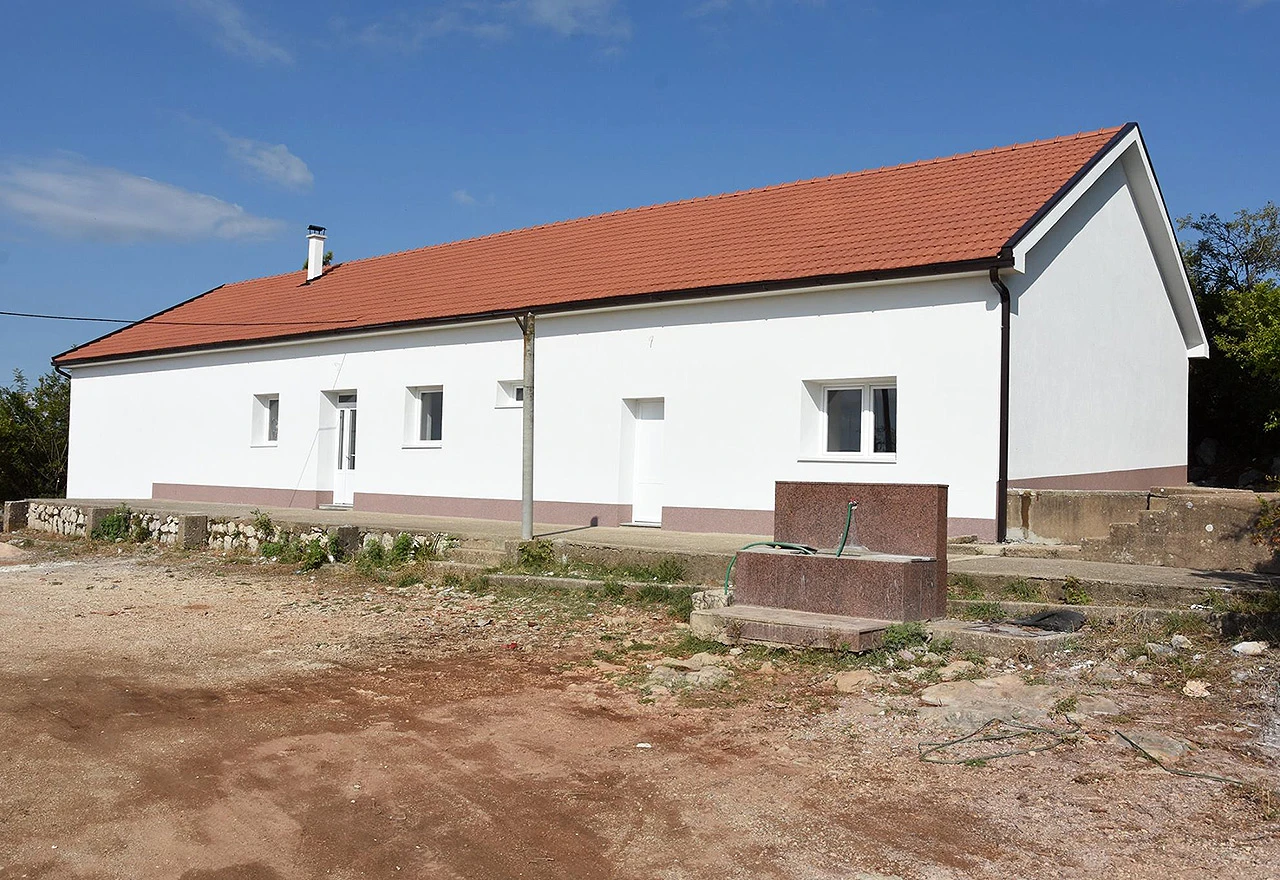 Obnovljena zgrada škole u Služnju, načelnik najavio novo dvorišta i igralište