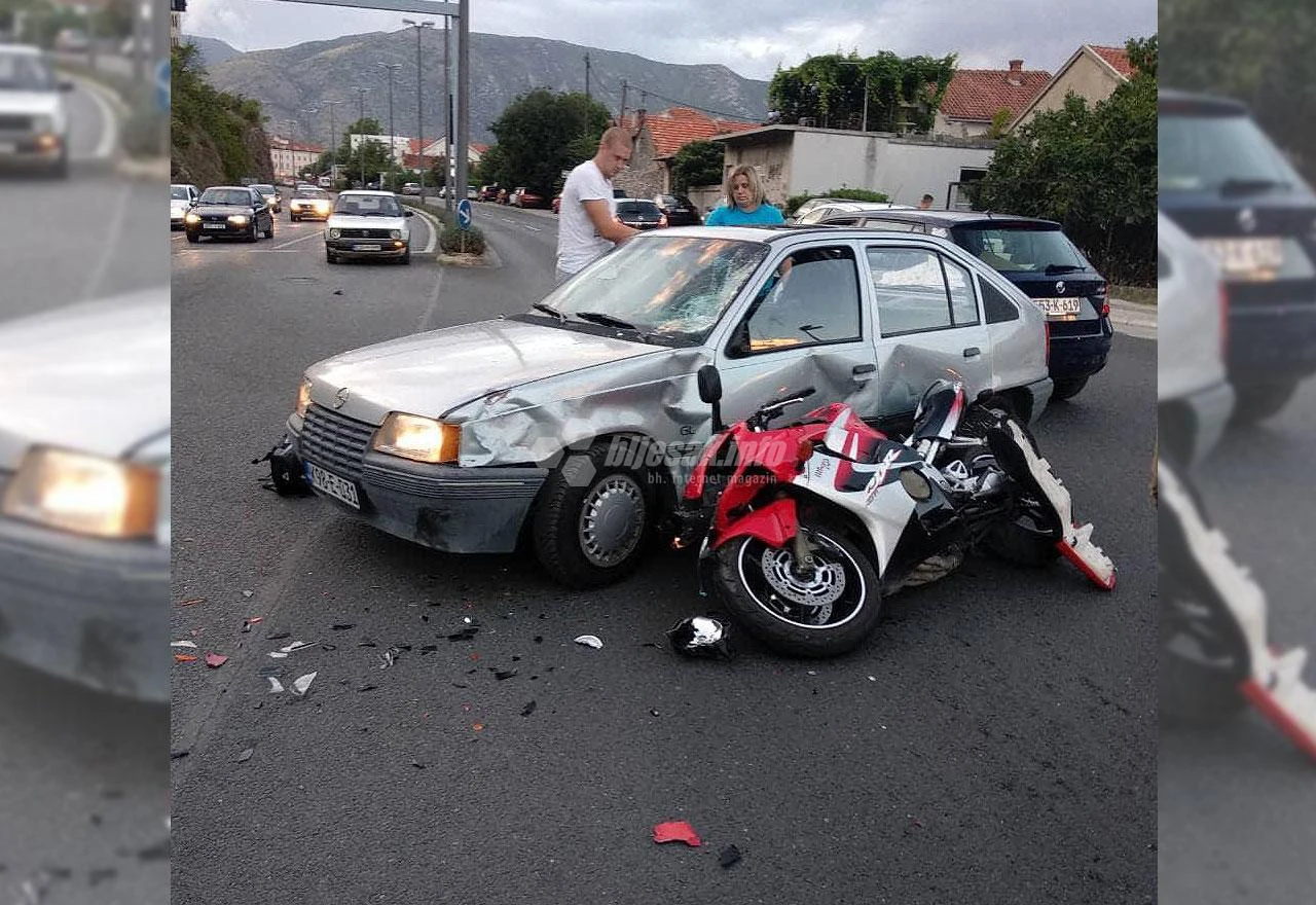 Mostar: Sudar motocikla i osobnog automobila