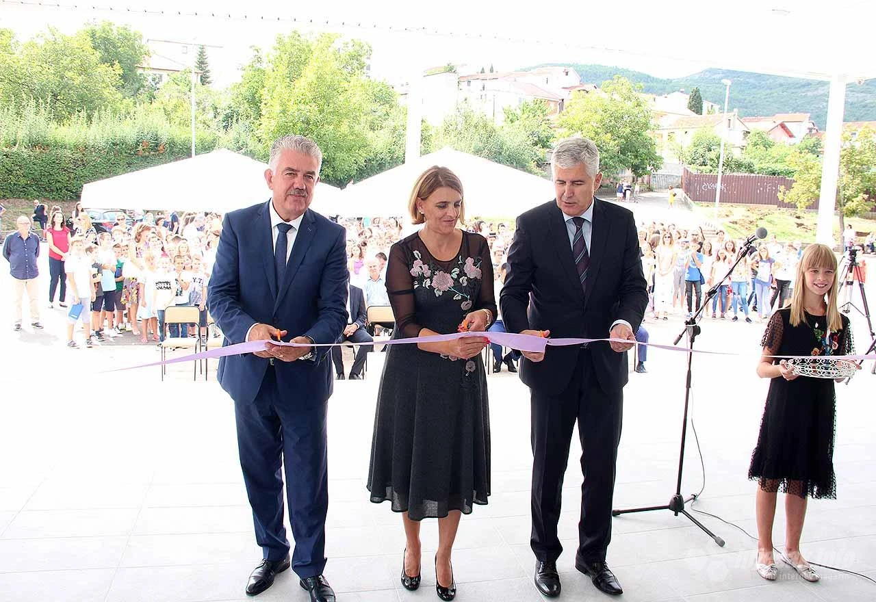 Čović, Herceg i lekcije za prvi dan škole: 'Morate zavoljeti ovaj grad, našu domovinu BiH'