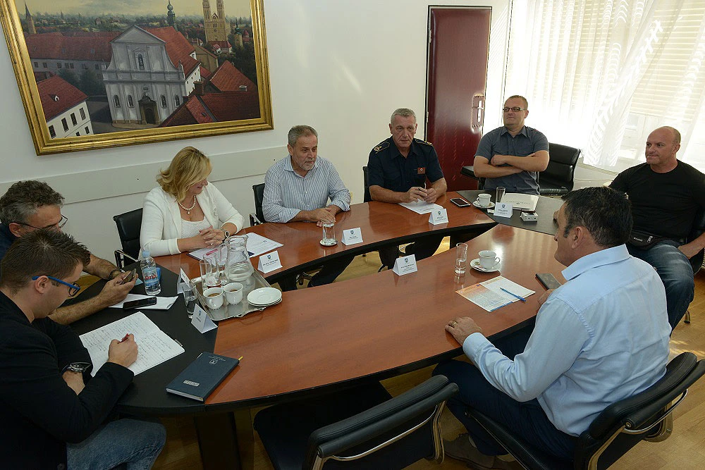 Grad Zagreb obećao stručnu i materijalnu pomoć civilnoj zaštiti i vatrogascima u ŽZH