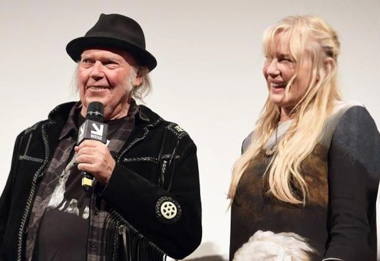 Oženio se Neil Young