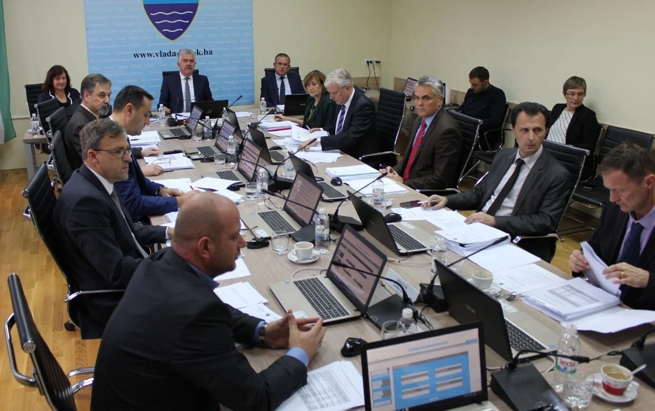 Vlada HNŽ ponovila: Nijedan prosvjetni djelatnik neće ostati bez posla
