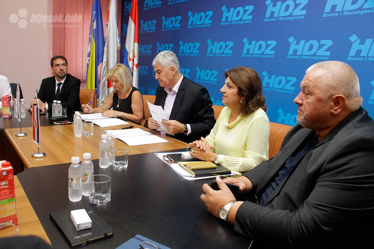 HDZ u izbore ide s programom 'Razvoj i opstanak', Čović s 'Narod i domovina'