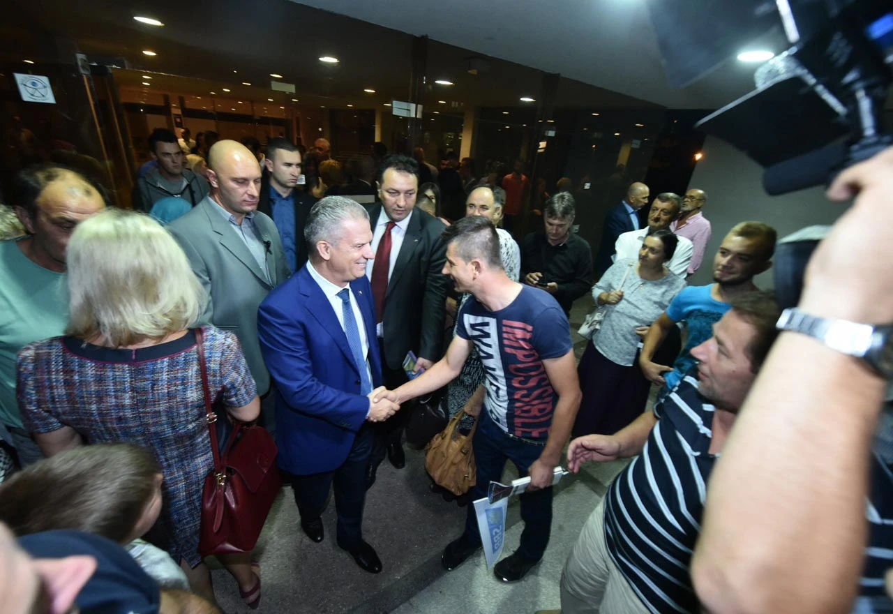 Maštovita kampanja: Radončić SDA nazvao graditeljima trotoara 