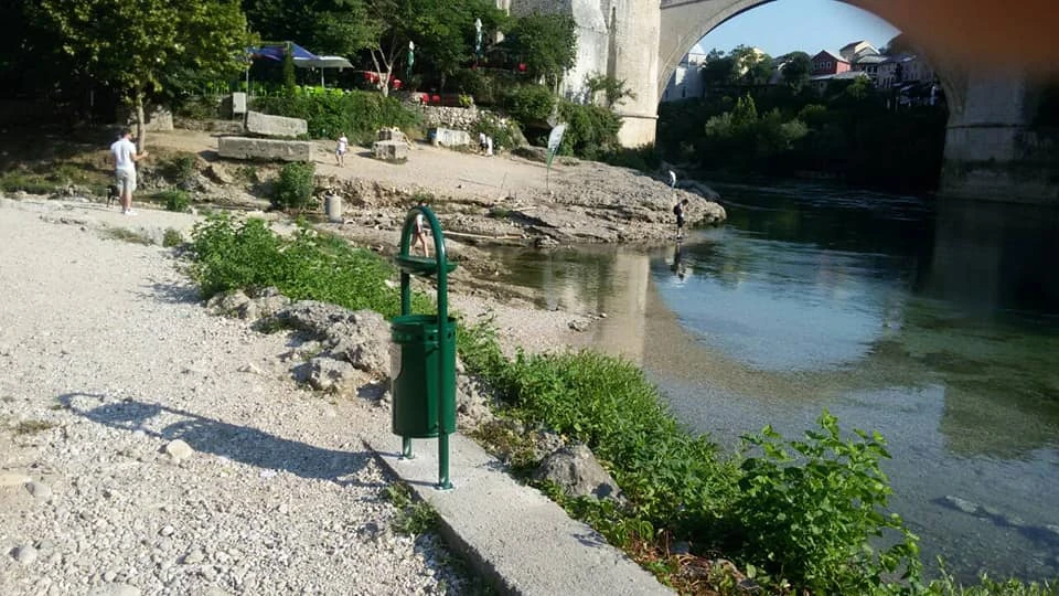 Mostar: Postavljene nove kante i kontejneri