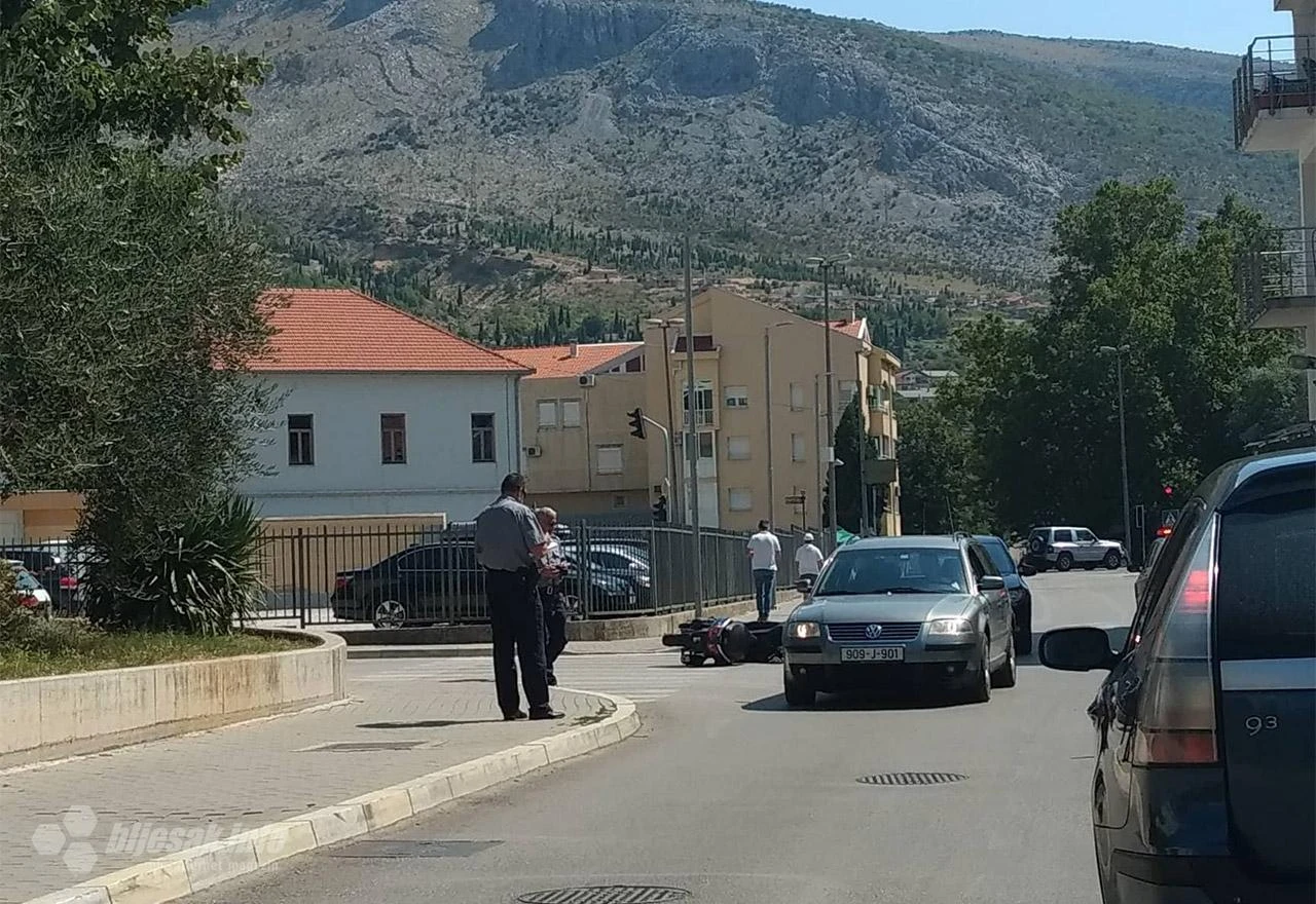 Mostar: Sudar motocikla i automobila