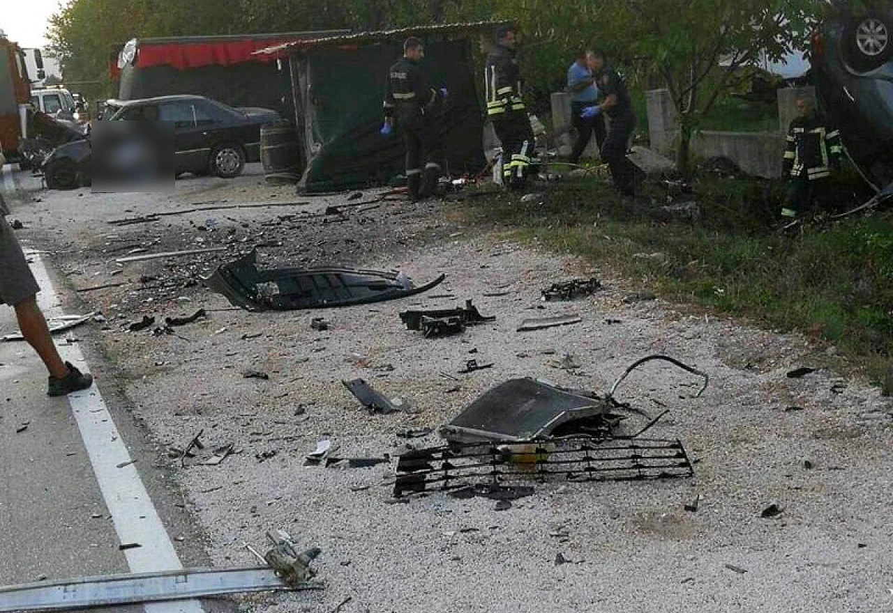 Dvije osobe poginule kod Komina, stradao vozač iz BiH