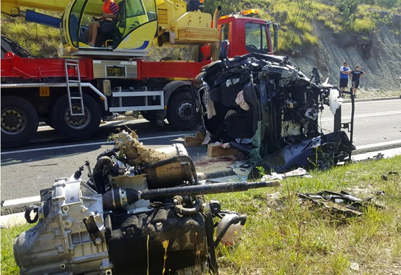 U sudaru vozila iz BiH, Hrvatske i Srbije poginula jedna osoba
