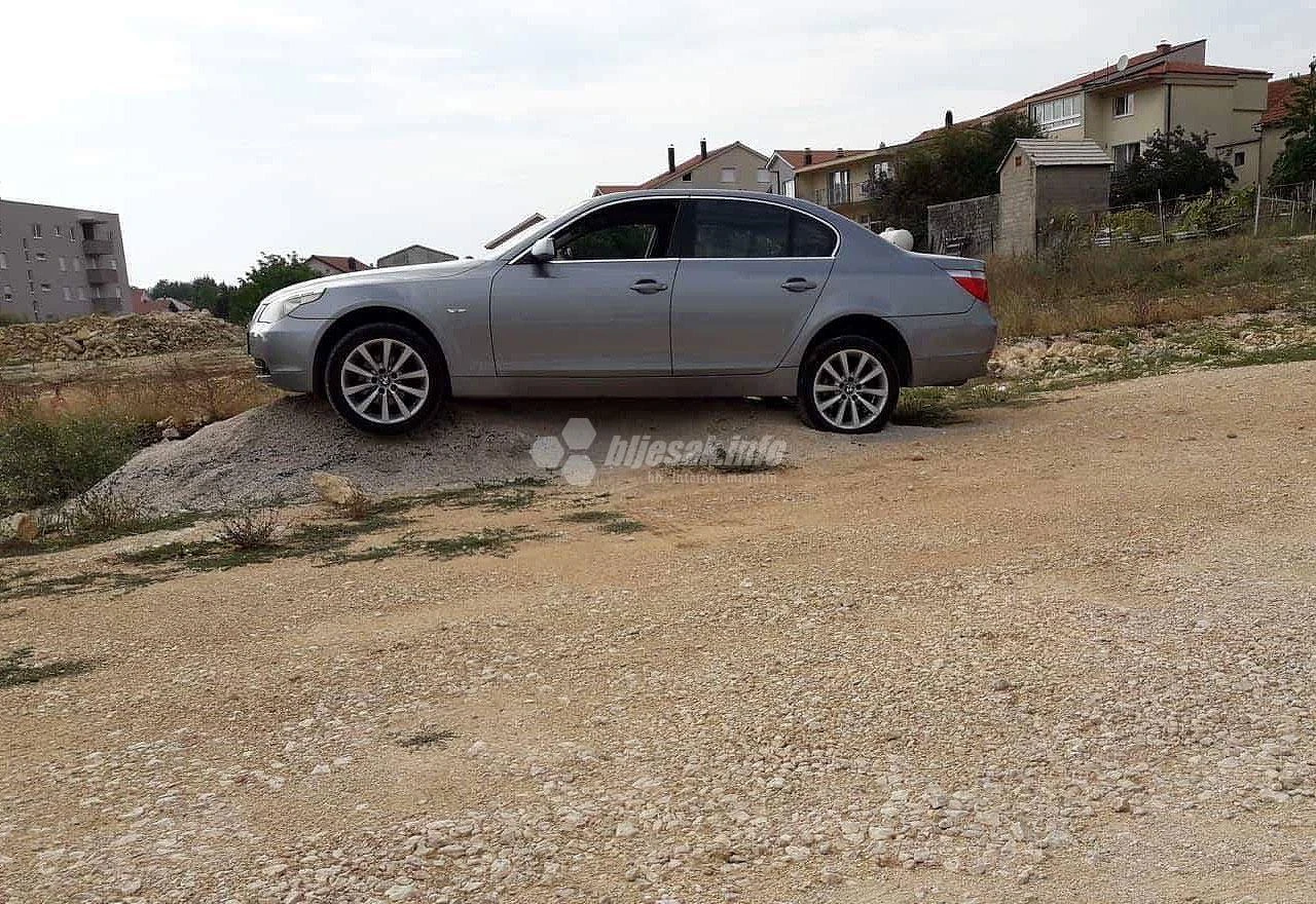 Vatrena noć na posuškim ulicama: Dvoje ozlijeđenih, oštećen automobil