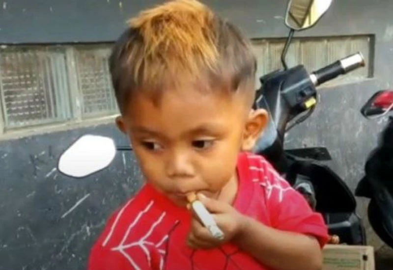 Dvogodišnjak puši 40 cigareta dnevno