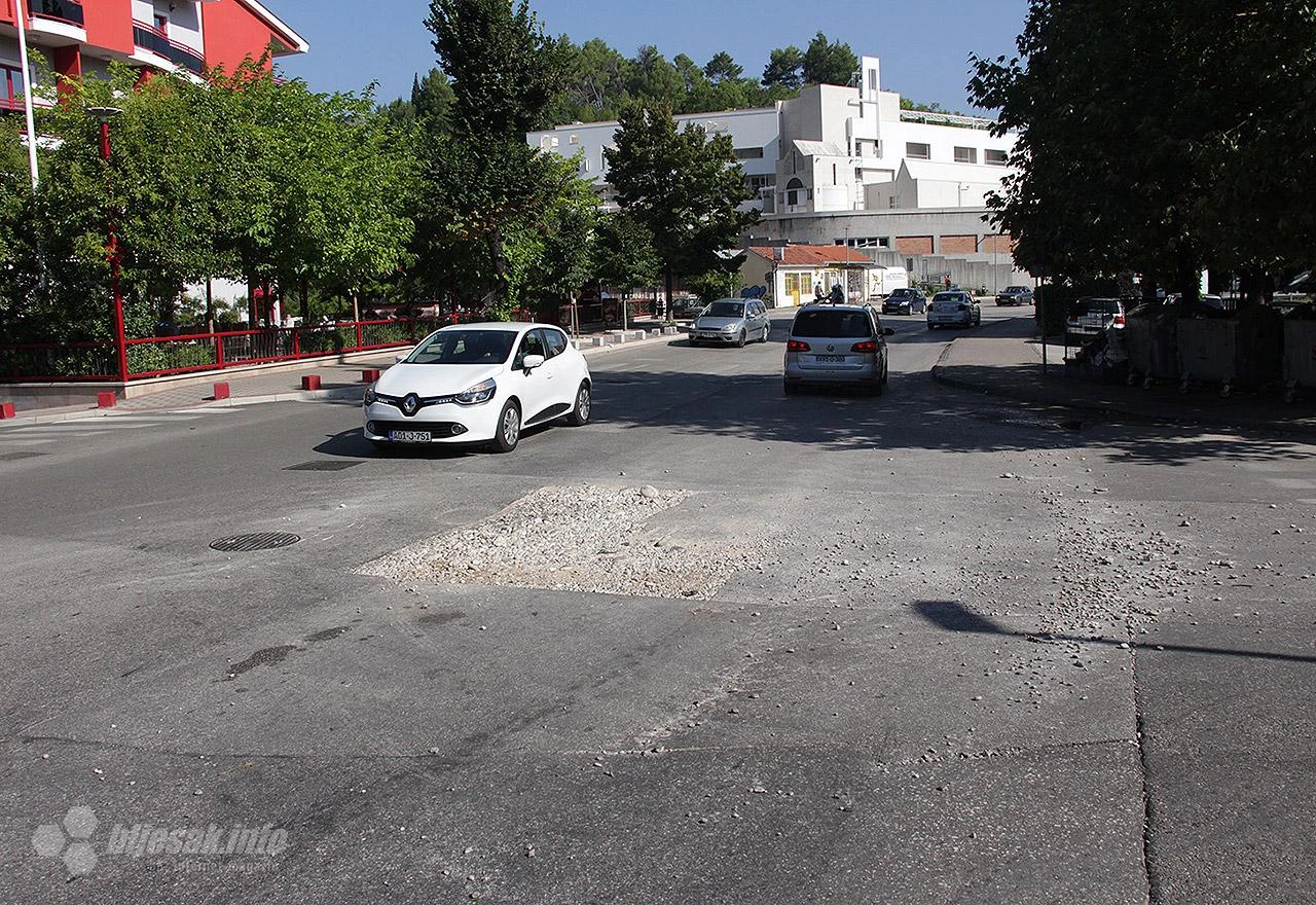 Mostarske sestre blizanke čekaju karmin 