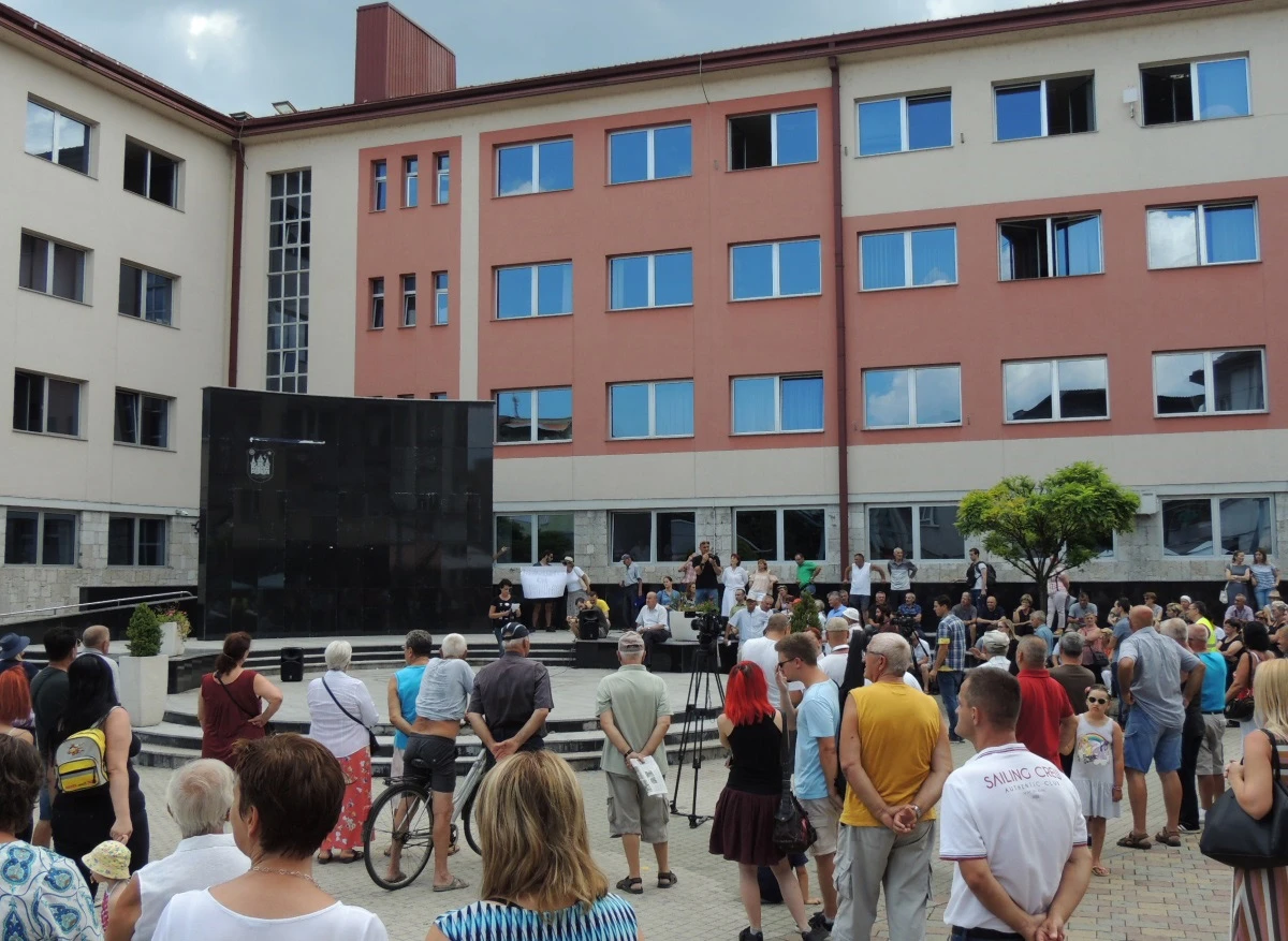 Dok građani prosvjeduju, a vlast priča šuplje priče, migranti svakodnevno dolaze u Bihać
