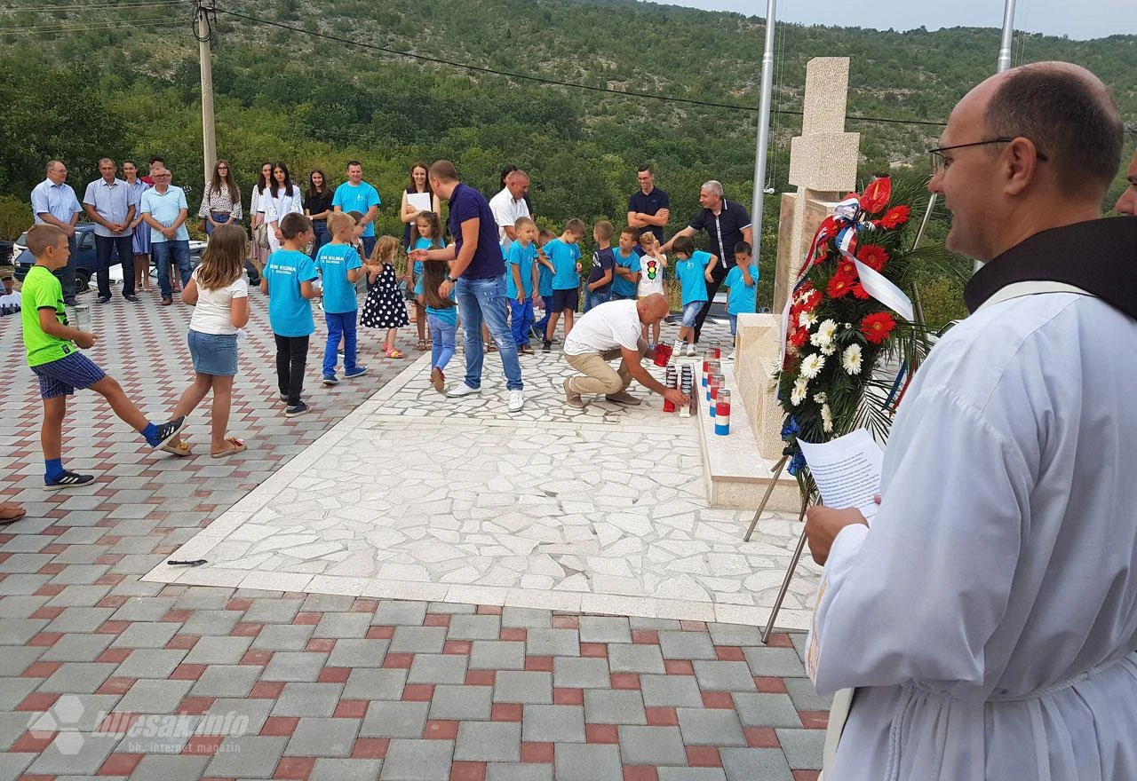 U najudaljenijem širokobriješkom selu otkriven spomenik žrtvama ratova