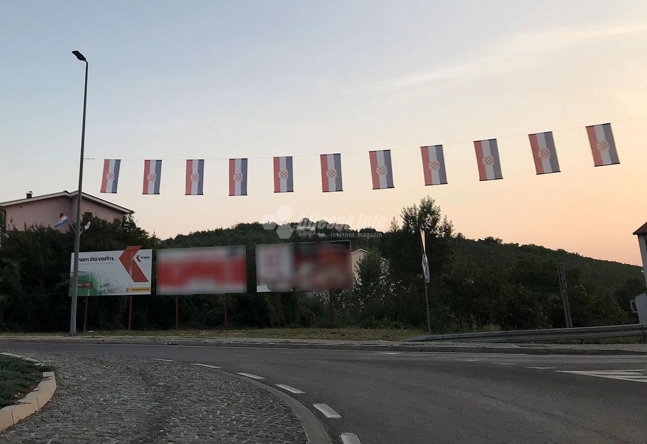 Široki Brijeg okićen: Grad pozvao ljude da istaknu zastave