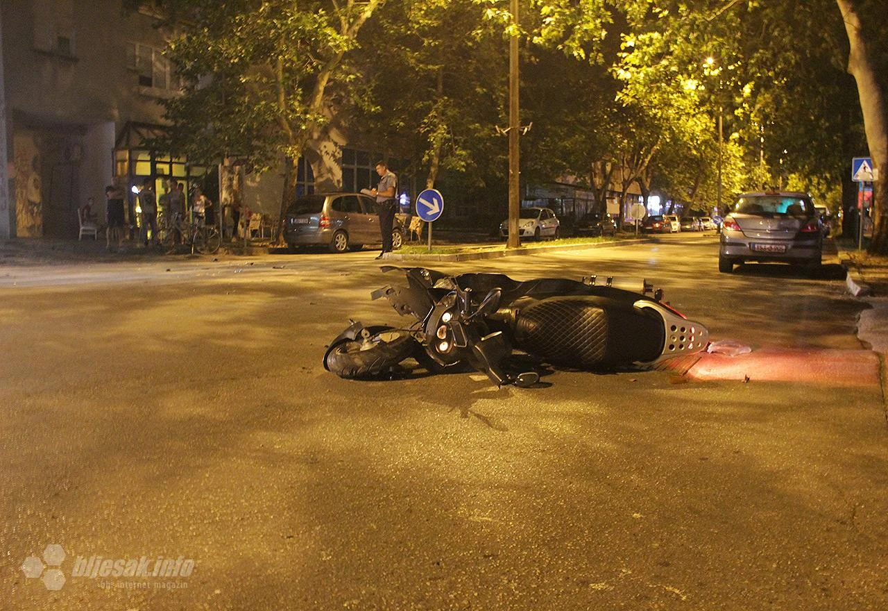 Mostar: U sudaru automobila i motocikla ozlijeđena jedna osoba