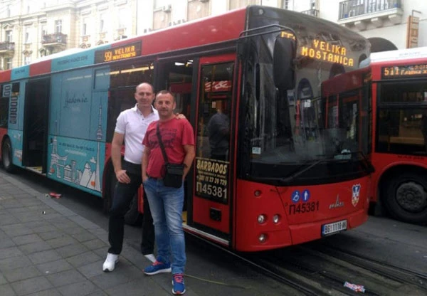 Vozač na razglas pustio uspavanke: Cijeli autobus uspavljivao bebu