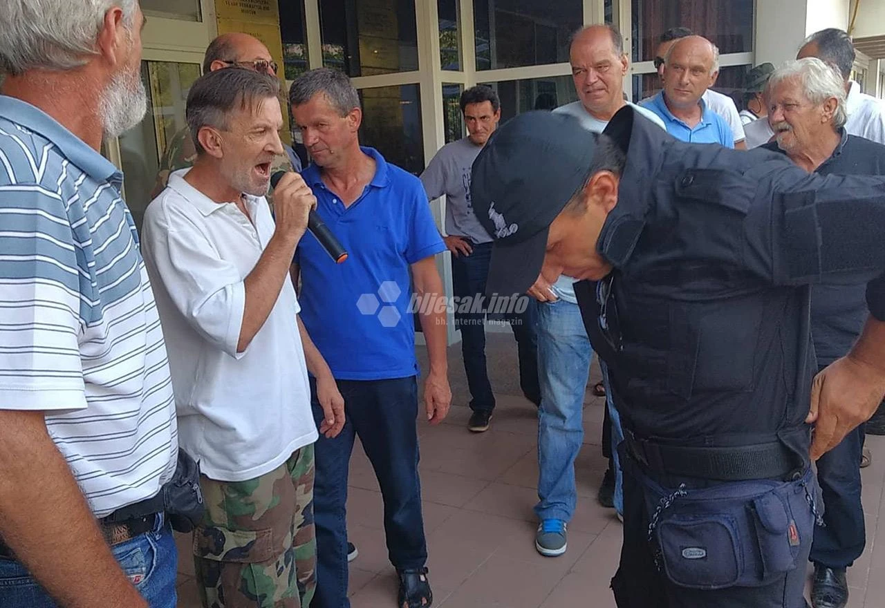 VIDEO | Branitelji iz Sarajeva stigli u Mostar: Padaju ozbiljne prijetnje!