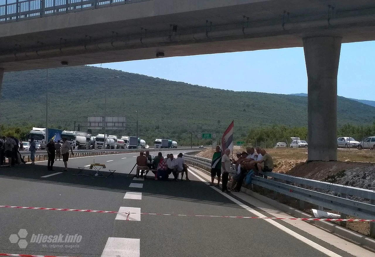 Dvije osobe privedene tijekom prosvjeda branitelja na Bijači