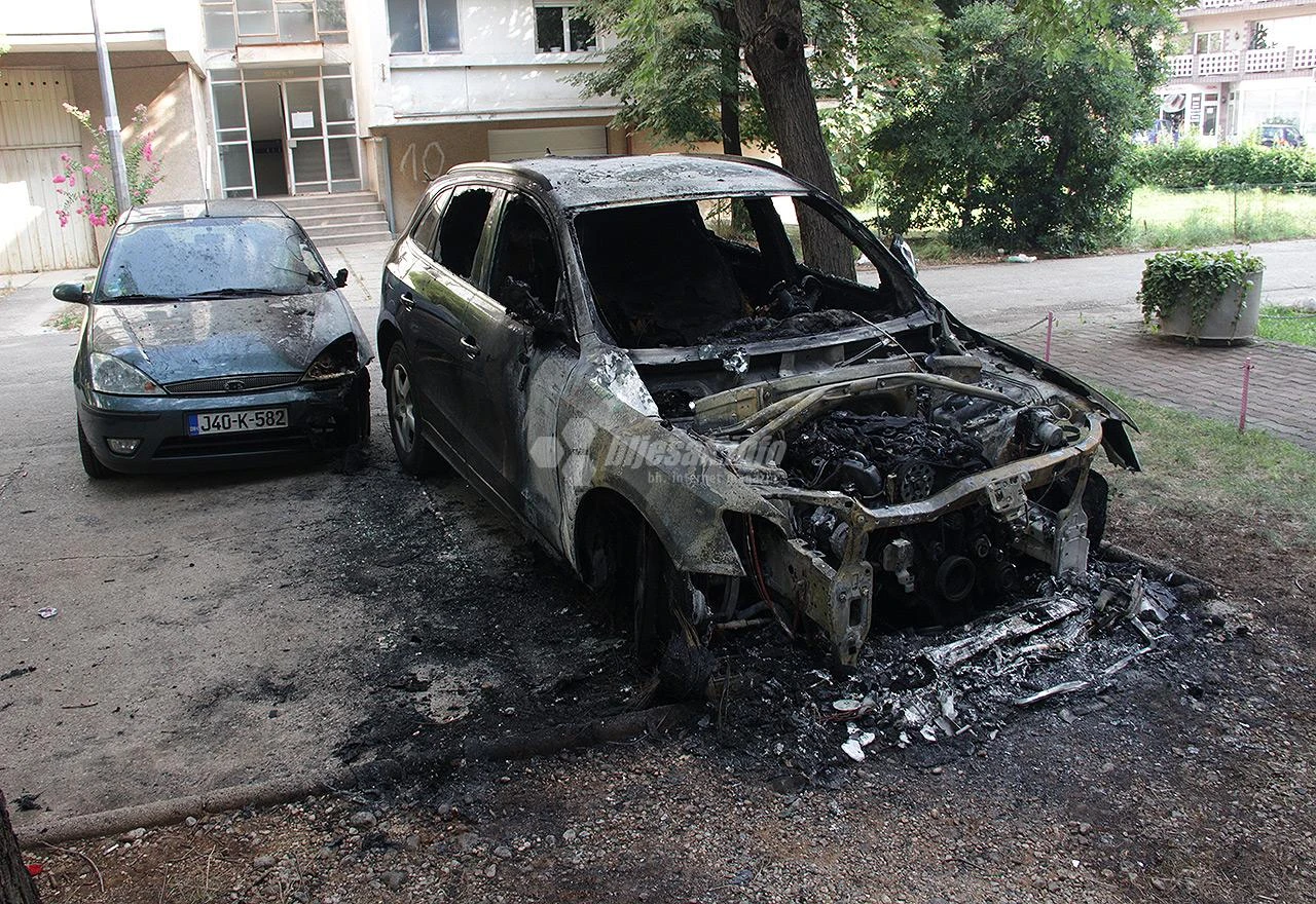 U Mostaru izgorio skupocjeni automobil