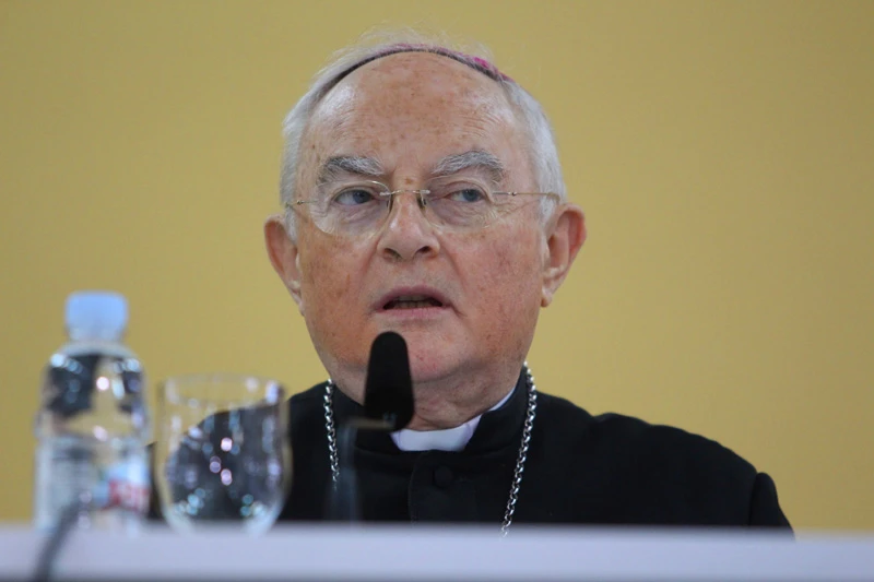 Hoser: ''Otrovna je ideja da mi možemo odlučiti jesmo li muškarac ili žena''