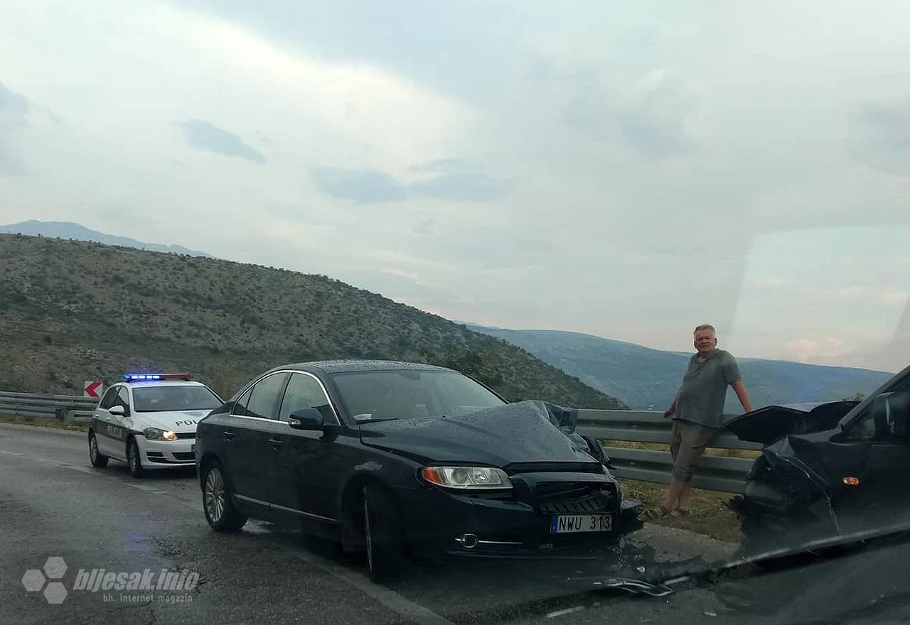 Sudar Caddyja i Volva na cesti Mostar - Čitluk
