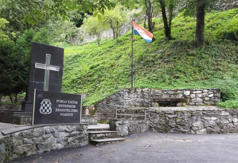 300 KM za vrijeđanje Hrvata