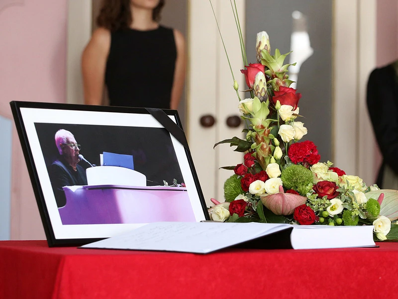 Komemoracija: Velik broj prijatelja oprašta se od Olivera