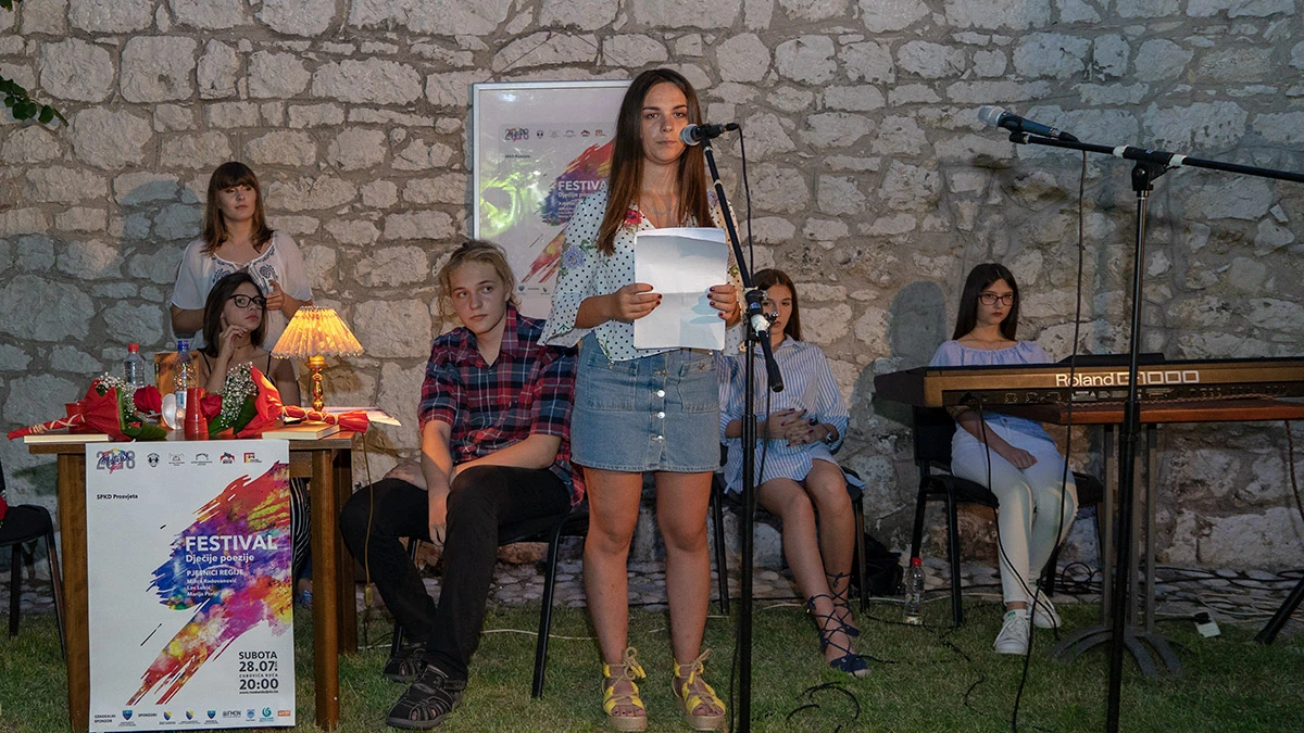 Troje mladih pjesnika predstavilo se u Mostaru