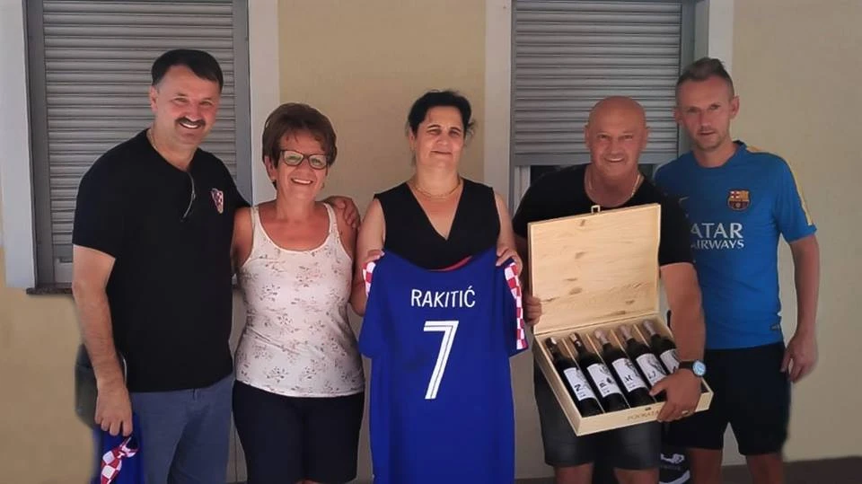Vinarija iz Žepča darovala Rakitiću vinograd