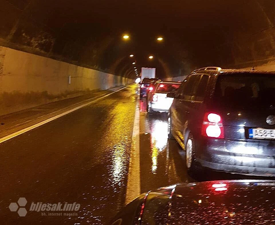 Jablanica - Konjic: Blokada prometa zbog sudara šlepera