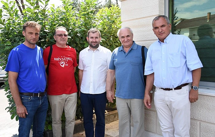20.000 KM: Četiri svećenika donirala novčana sredstva za obnovu OŠ Čerin