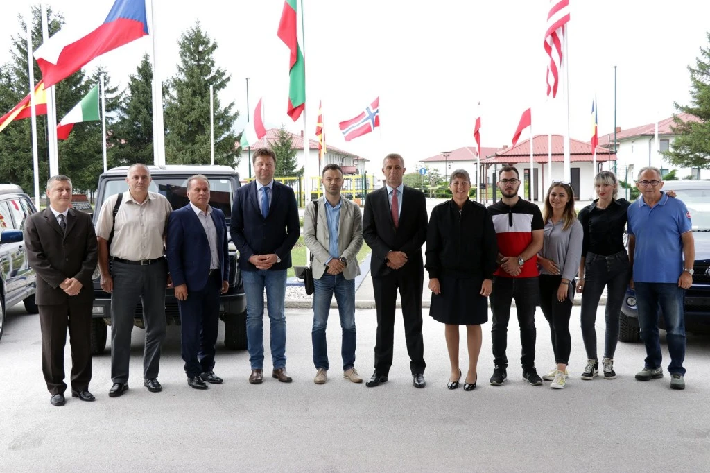 NATO donirao dva vozila SIPA-inom Odjelu za zaštitu svjedoka
