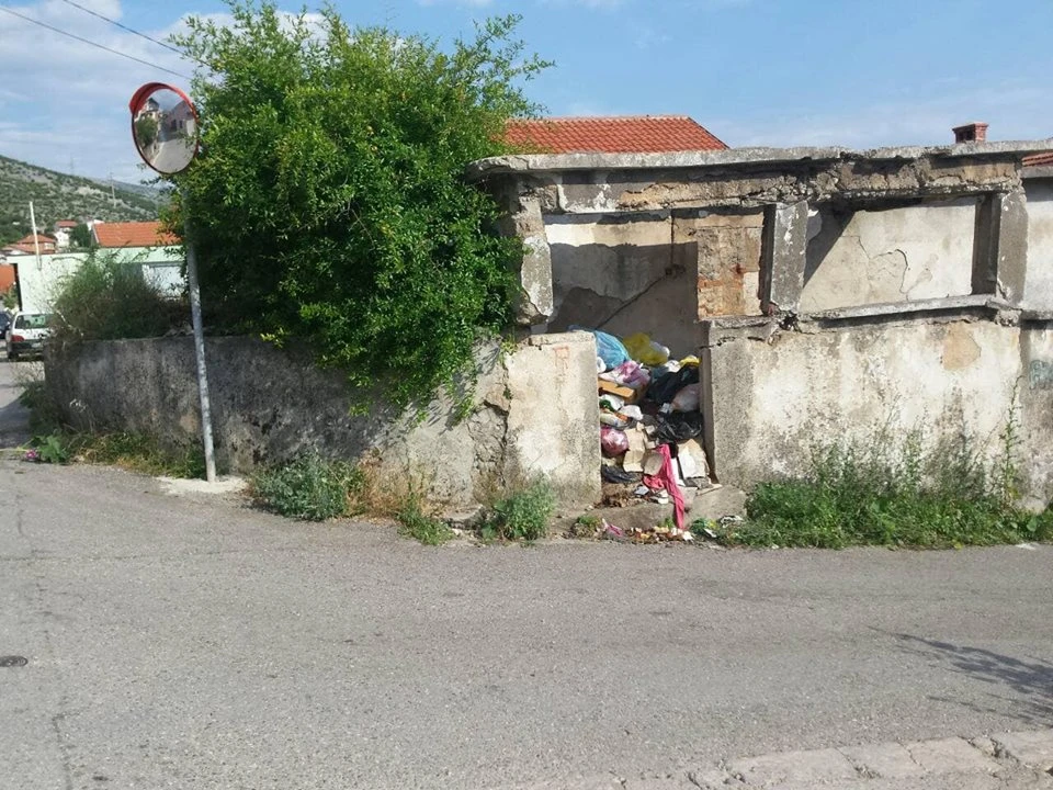 Mostar: Komos zbog smeća pozvao inspekciju u pomoć