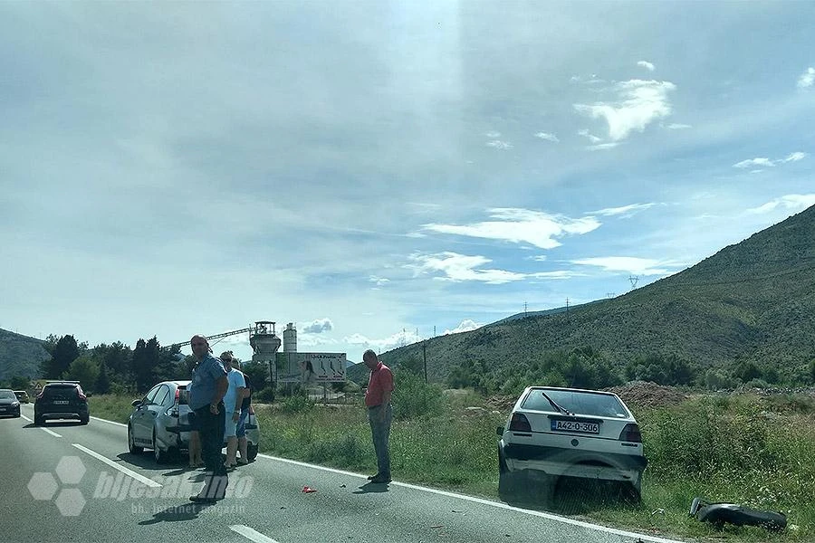 Vrapčići: Sudar Citroena i Golfa izazvao velike gužve