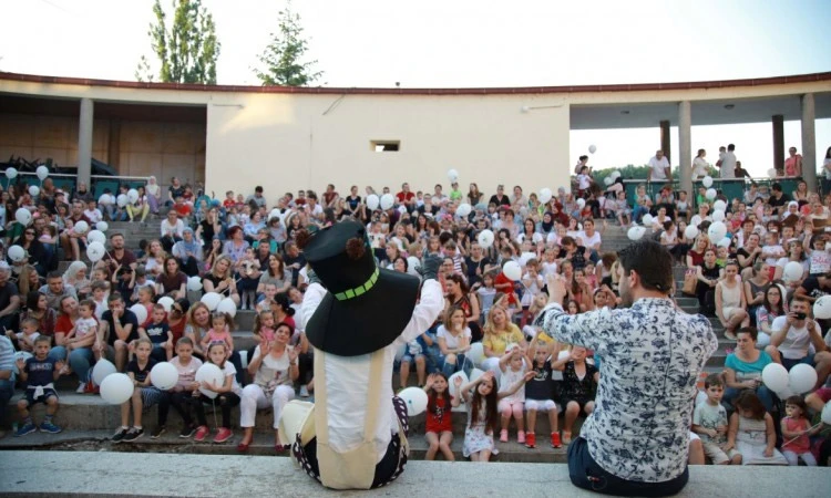 U okviru Konjičkog kulturnog ljeta održan koncert Latif i Mravko Travko
