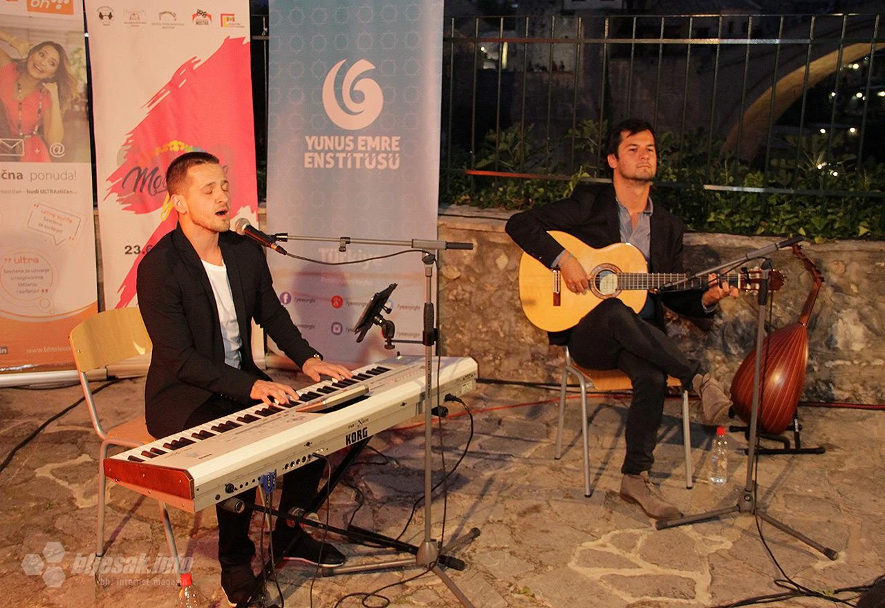 Uživanje u koncertu: Spoj flamenca i sevdaha na Mostarskom ljetu