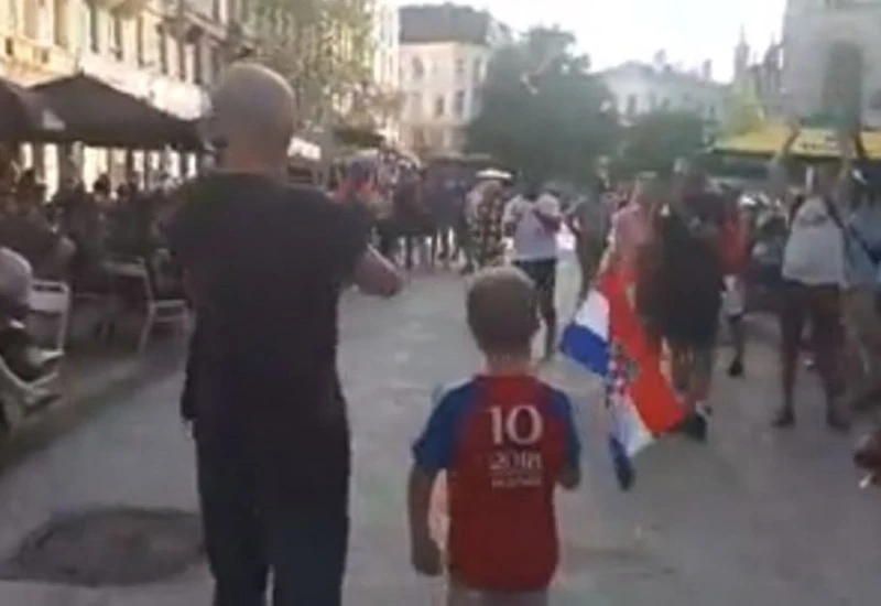 Ovacije stotina ljudi u Bruxellesu za dječaka s hrvatskom zastavicom