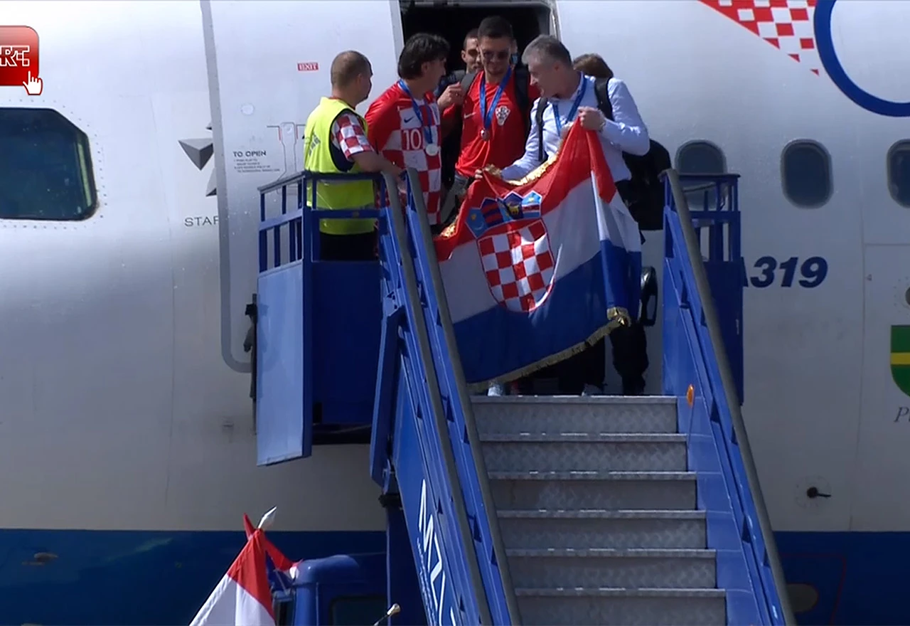 100.000 ljudi u transu: Vatreni stigli kući!