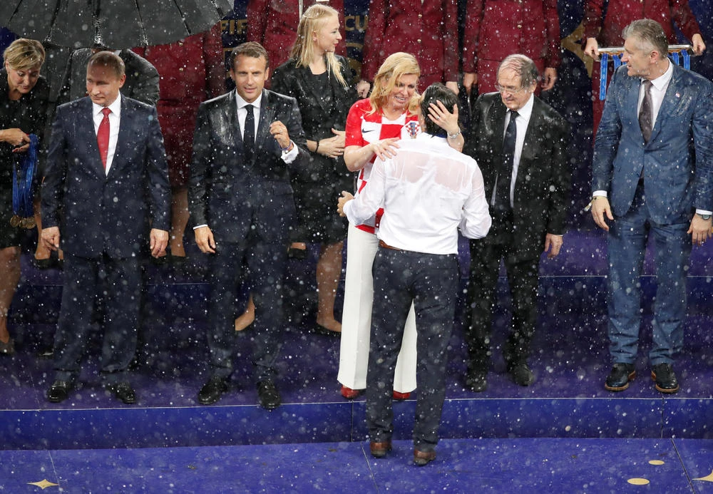 Hrvatski mediji pali po predsjednici: Neodoljiva ili pripita?